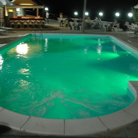 Agriturismo La Palombara パオラ エクステリア 写真