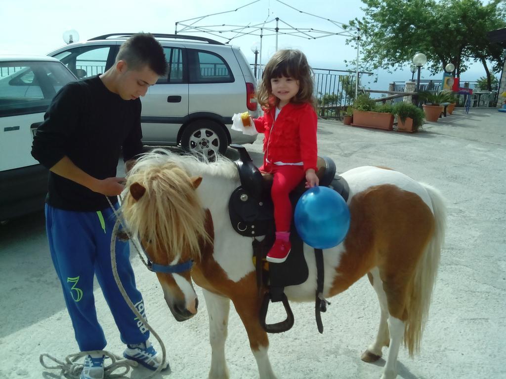 Agriturismo La Palombara パオラ エクステリア 写真
